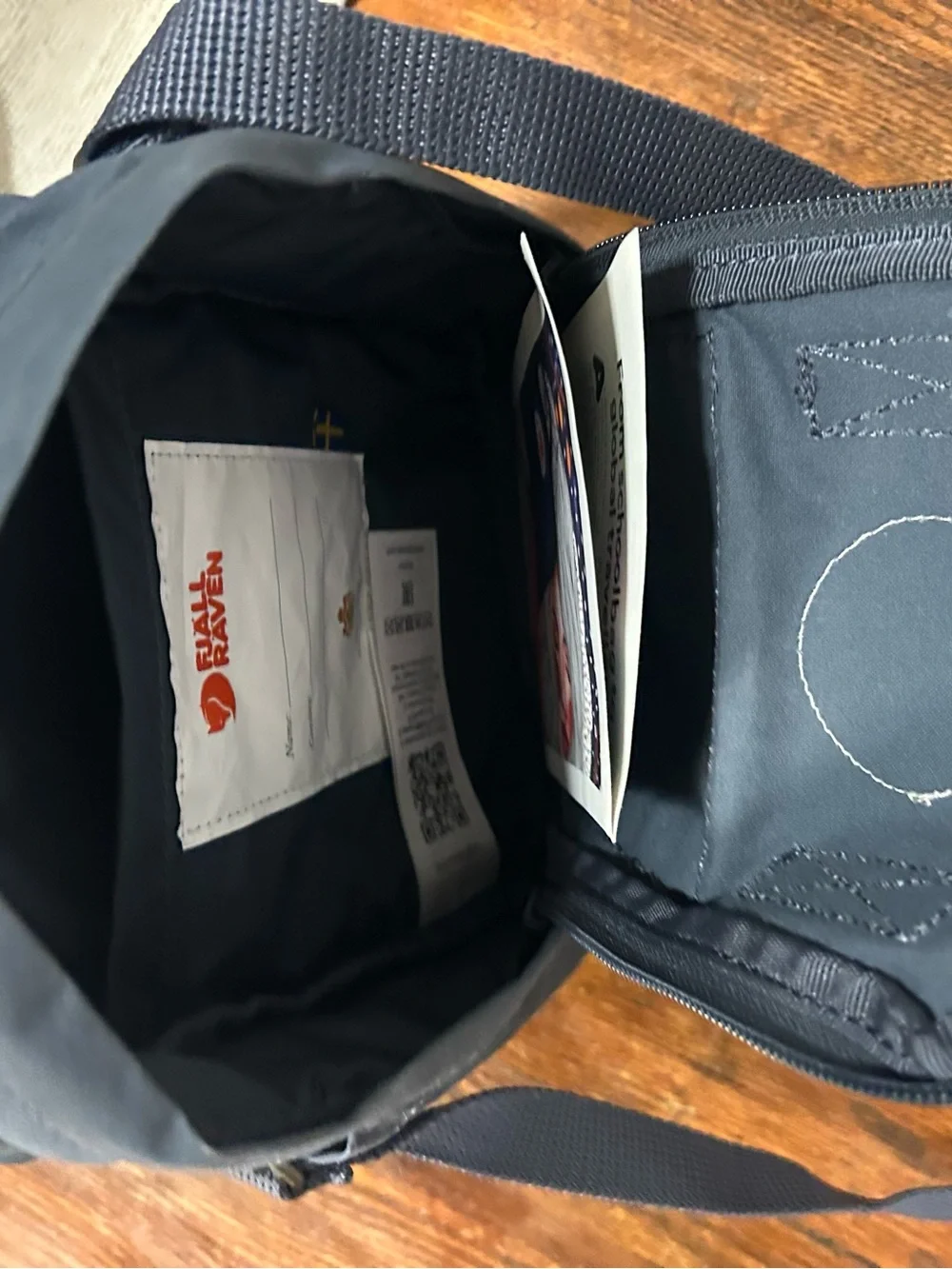 Fjallraven Kånken Small Crossbody Bag - Dark Gray with Red Logo